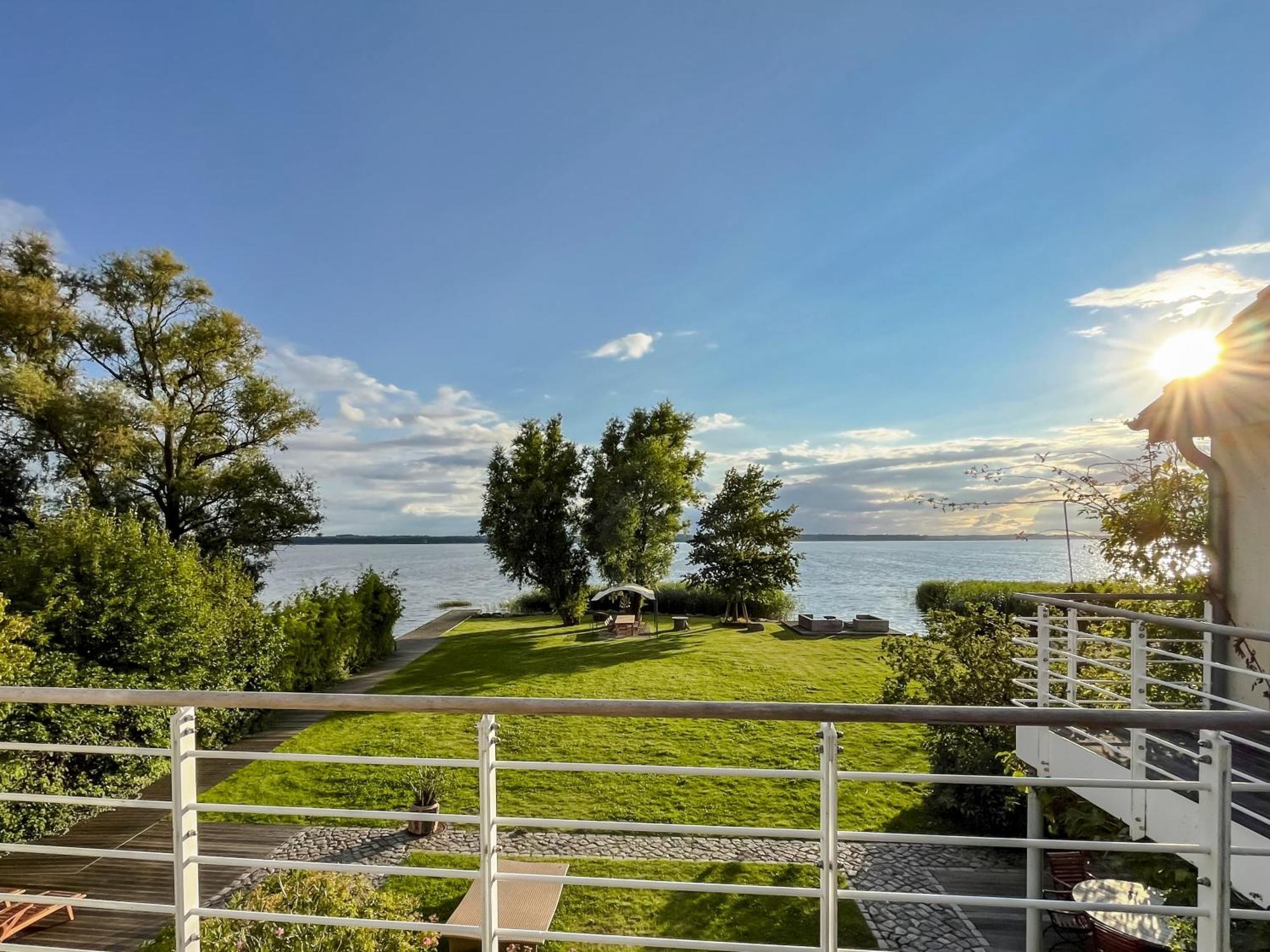 Peeneblick - Traumhaus In Exklusiver Direktlage Am Wasser Mit Eigenem Bootssteg Fuer 8 Personen Rankwitz Exterior foto